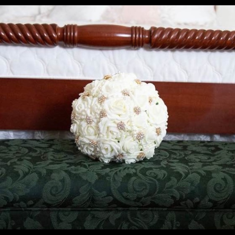 Handmade Rhinestone Bouquet - Picture 2 of 2